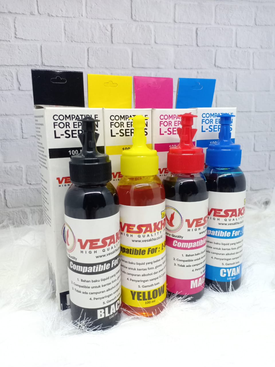 •	Bahan liquid terbaik bebas endapan •	Gamut warna luas •	Bebas alkohol aman bagi Head printer •	Warna tidak mudah  pudar •	Tinta Kualitas German